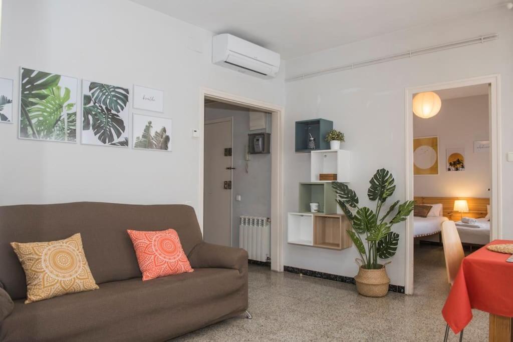 Sunny And Quiet Sagrada Familia Apartment Barcelona Exterior photo