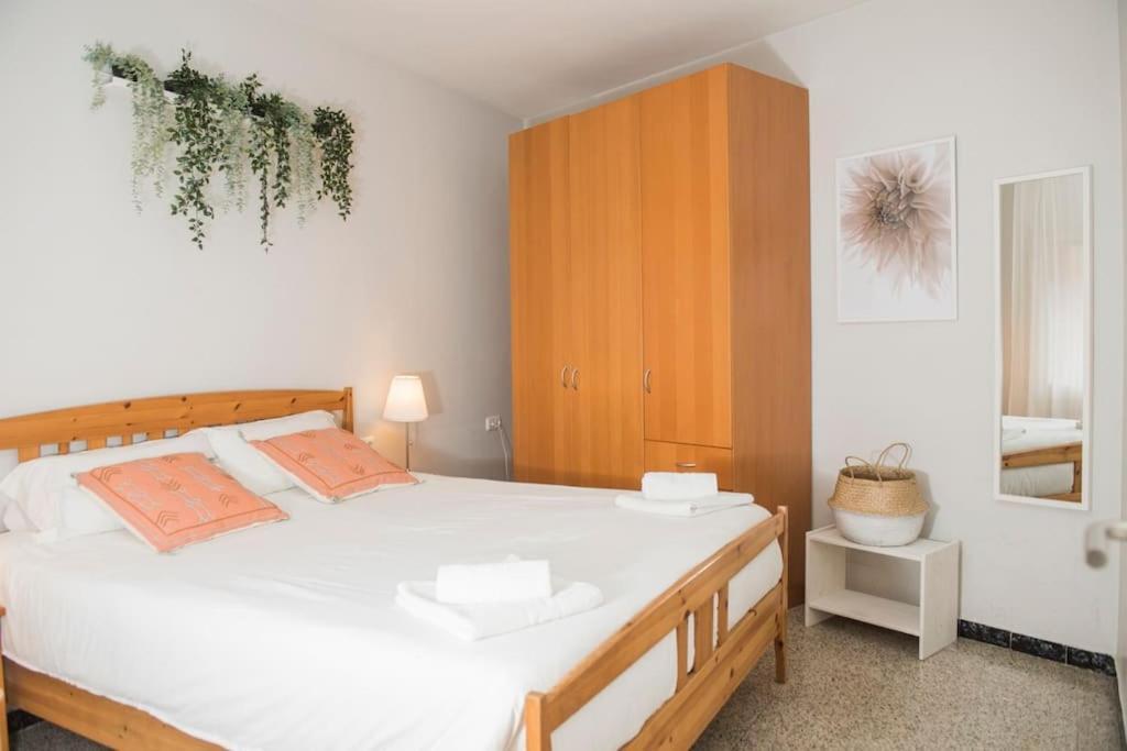 Sunny And Quiet Sagrada Familia Apartment Barcelona Exterior photo