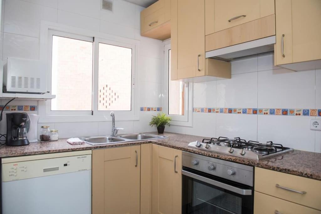 Sunny And Quiet Sagrada Familia Apartment Barcelona Exterior photo