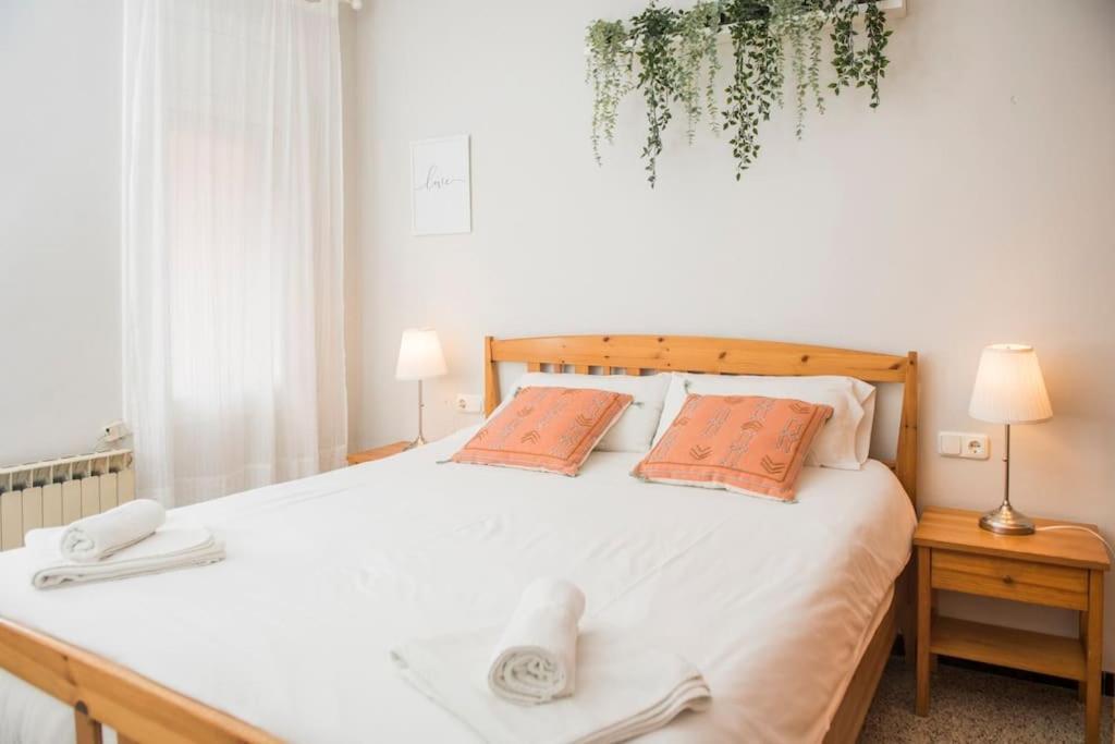 Sunny And Quiet Sagrada Familia Apartment Barcelona Exterior photo